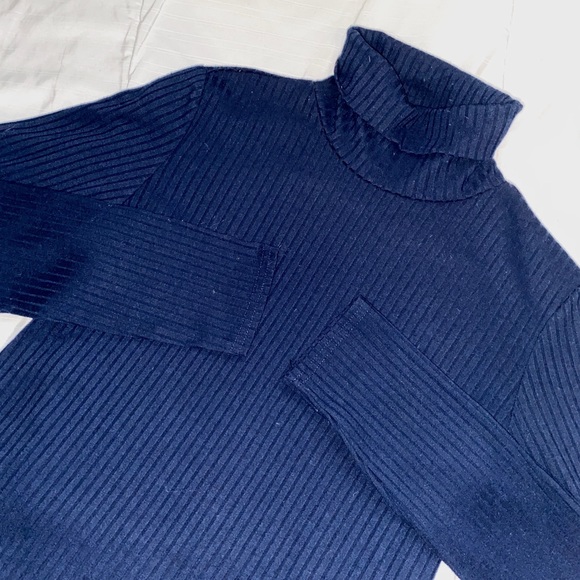 NAVY RIBBED TURTLENECK - Picture 3 of 4
